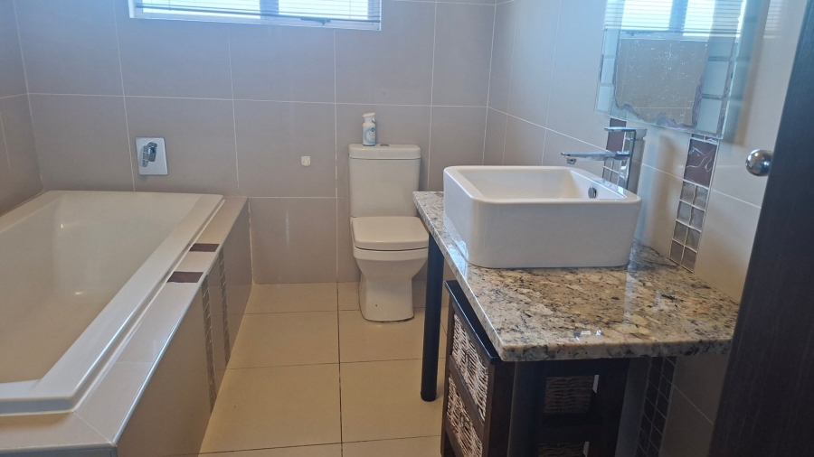 4 Bedroom Property for Sale in Sunrise On Sea Eastern Cape